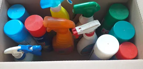 cartons de 13 produits ménagers divers