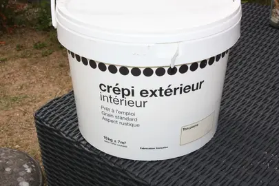 Seau de crépi extérieur couleur sable