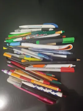 Donne lot de stylos