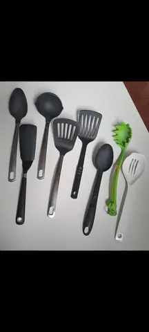 Ustensiles couverts cuisine très bon état à satisfaisant