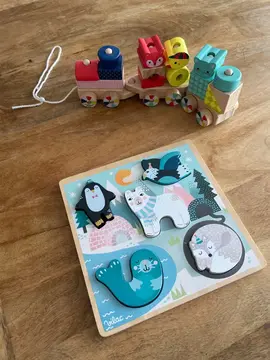 lot de jouets en bois