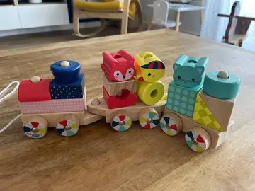 train en bois