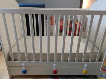 lit bébé ikea