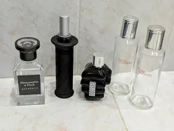 Flacons de parfum vides