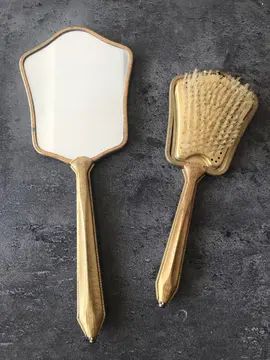 Ensemble brosse et miroir anciens