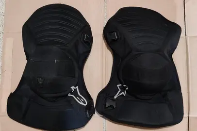 Genouillère moto Alpinestars