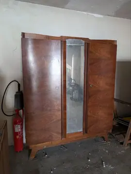 grande armoire avec miroir