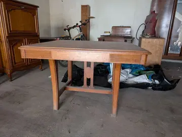 Table en bois clair