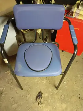 chaise percee