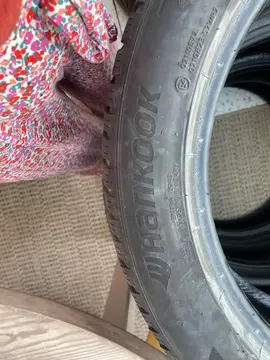 donne 2 pneus hiver hankook 205/55R19