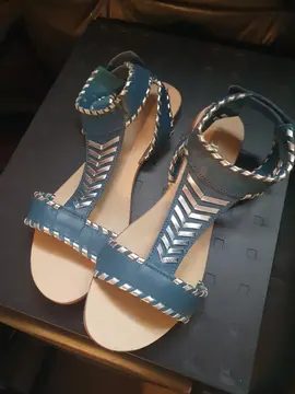 Sandales bleue eram taille 38.