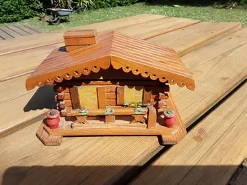 Petit boite chalet de montagne