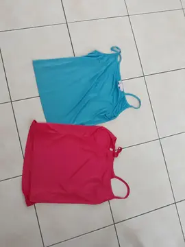 2 débardeurs