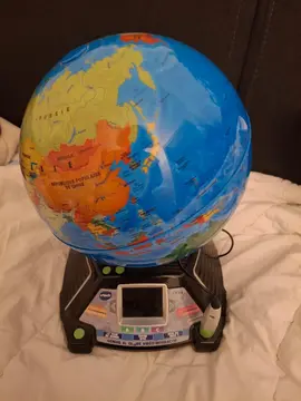 Globe vidéo interactif avec stylet