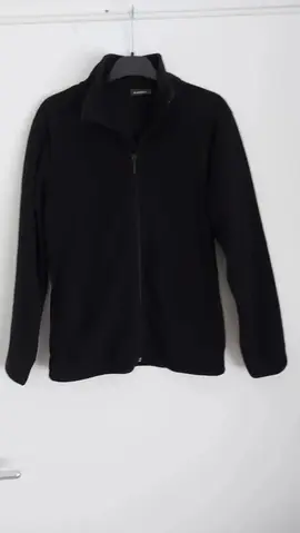 2 gilets sportifs
