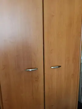 ARMOIRE L 101cms, P 59cms, H 213cms avec 4 étagères et une penderie. NF