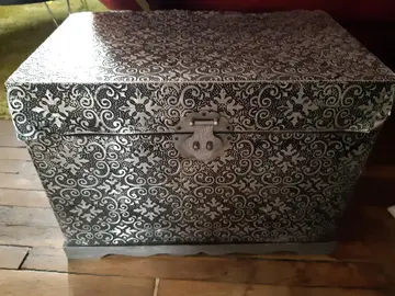 petit coffre en bois revêtement aluminium remforcé