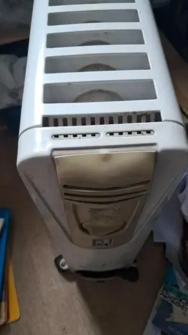 radiateur à réparer sur roulettes