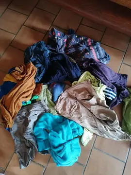 Lot vêtements enfants urgent 8 10 ans