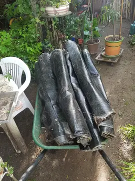 plusieurs morceaux de toile bitumée pour étanchéité toiture