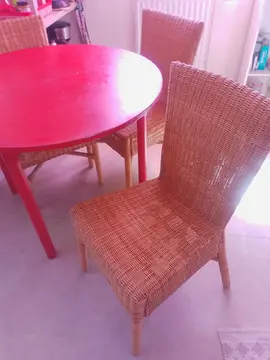 table ronde + 3 chaises en osier