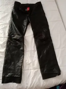 Pantalon en cuir homme petit trou à recoudre