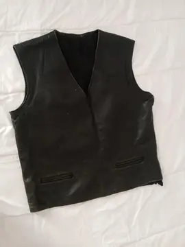 Gilet cuir. Petite couture à faire sous les bras