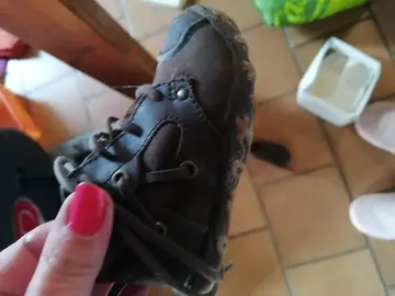 Chaussure enfant taille 21. Robuste a nettoyer