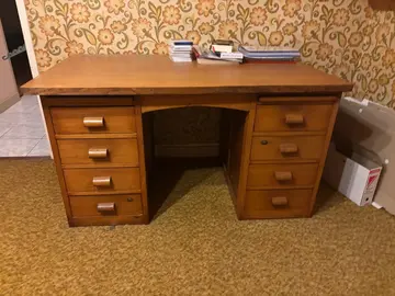 2 bureaux en bois