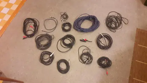Divers câbles audio casssés
