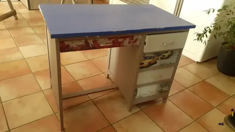 bureau.en bois urgent