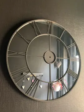 miroir rond dans pendule