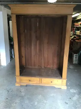 armoire en sapin sans portes
