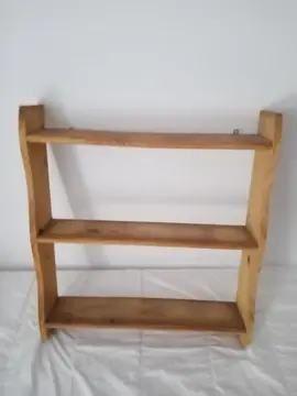 Petite étagère en pin