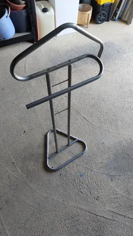 Serviteur à vêtements