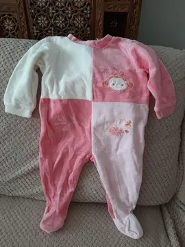 Deux pyjamas bébé