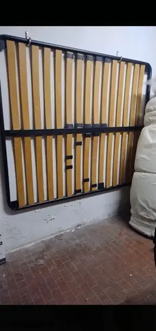 Matelas mousse à mémoire et lit sommier