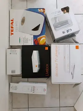 Petites boîtes carton VIDES (pour colis ?)