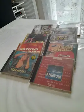 Lot d'anciens CD variés.