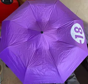 Parapluie Canal+ (qui ne se ferme plus)