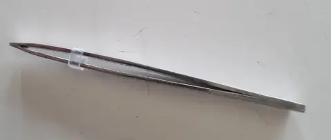pince à épiler NEUVE