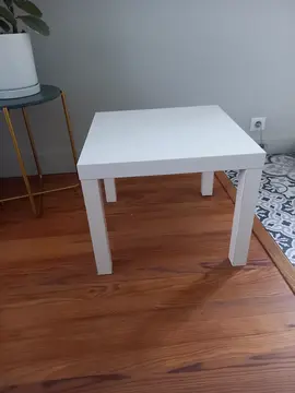 table lack carrée
