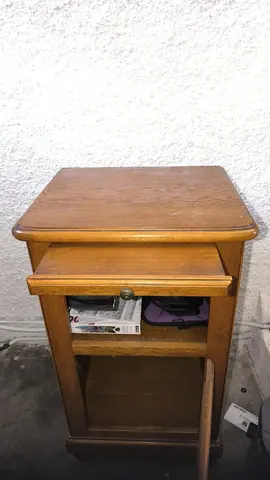 Petit meuble bois avec tablette.