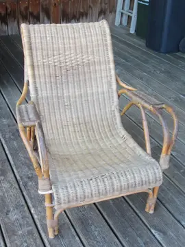 Donne fauteuil en rotin