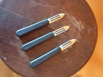3 couteaux économes