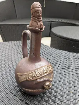cruche calvados en terre cuite émaillée