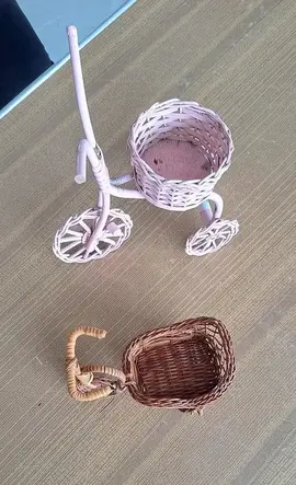 Petits vélos en osier, déco