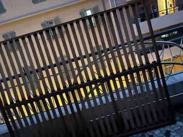 sommier avec pieds incorporés