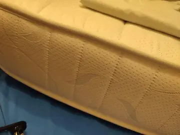 matelas bébé et draps