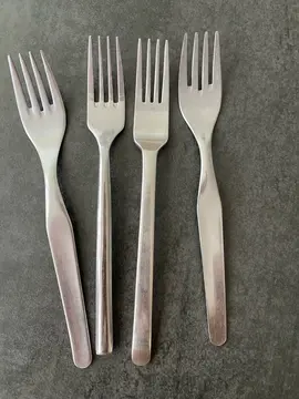 Lot de 4 fourchettes en très bon état